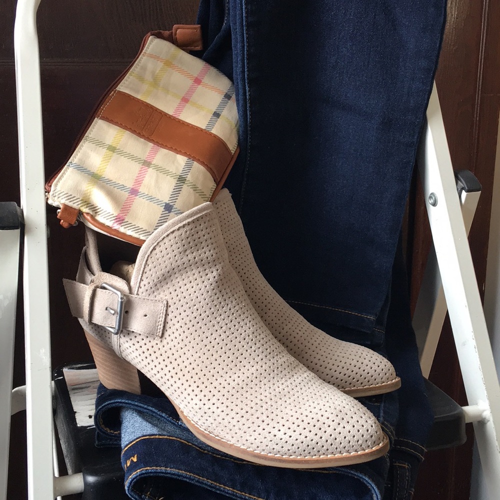 Dolce Vita Simon perforated booties